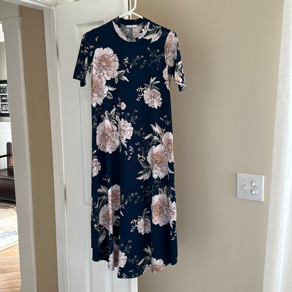 Floral maxi dress size medium (8-10) Reborn J